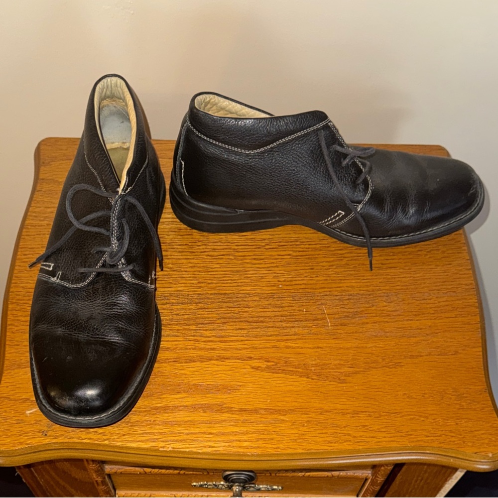 Johnston & Murphy Black Chukka Boots